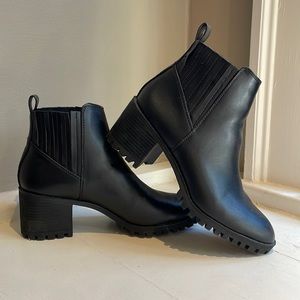 Banana Republic boots, size 8. Only worn once.